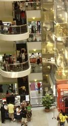 Lucky Plaza (D9), Retail #566097801